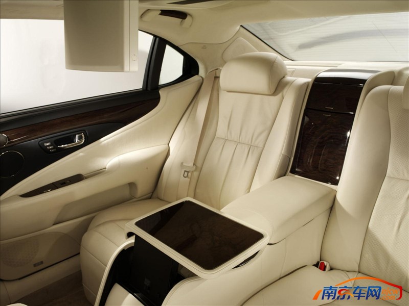 2008款雷克萨斯ls600h l 内饰