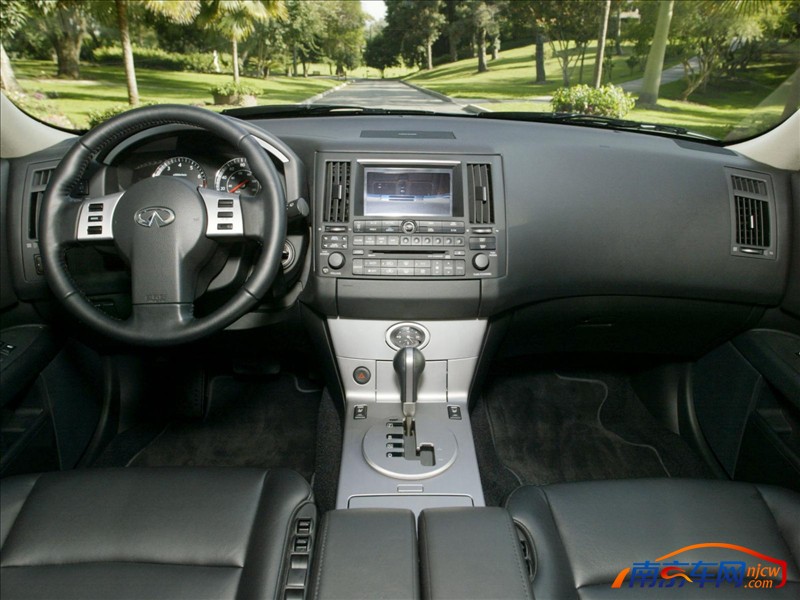2003款英菲尼迪fx35 中控台