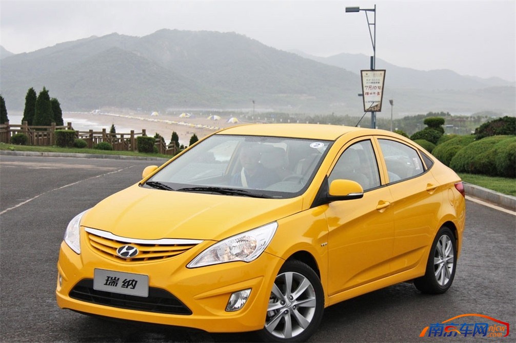 2010款北京现代瑞纳