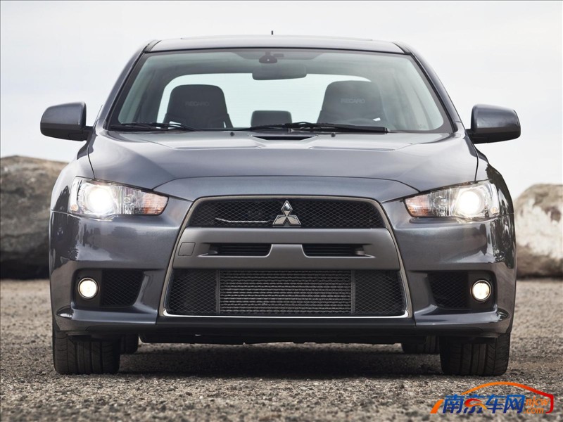 2011款三菱lancer 外观