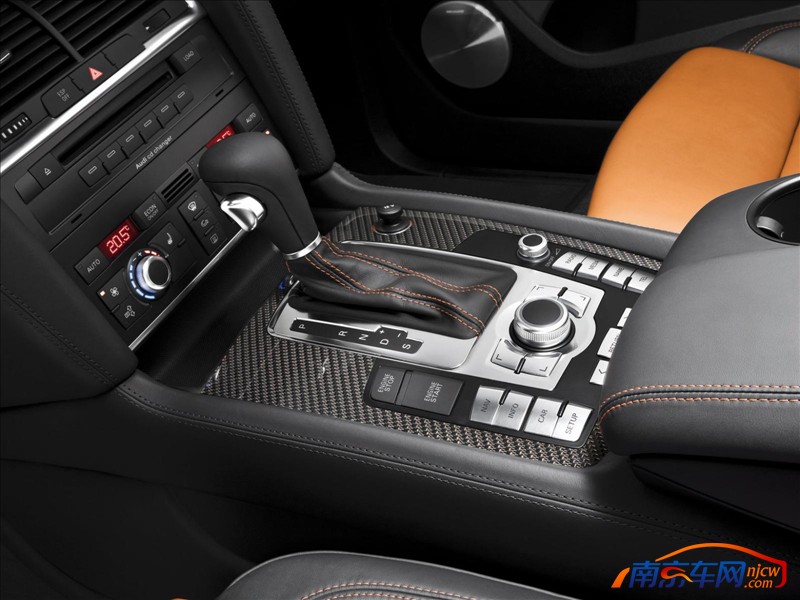 奥迪q7 v12 tdi 中控台