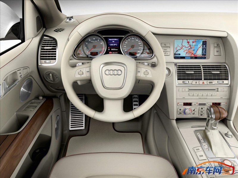 奥迪q7 v12 tdi 中控台