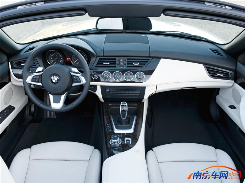 2010款宝马z4 中控台