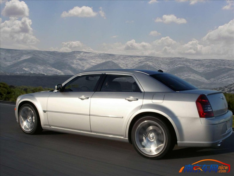 2005款克莱斯勒300c srt8 外观