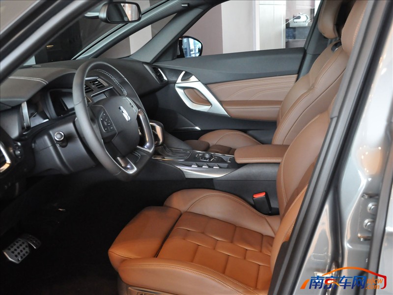 2012款 ds5 内饰