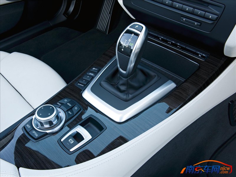 2010款宝马z4 中控台