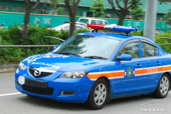 警车都是蓝色的马自达3