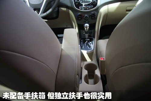 抢先实拍瑞纳两厢版 内饰配置_抢先实拍现代瑞纳两厢版 车身紧凑更