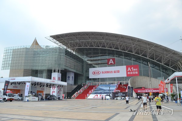 南京新庄车展正在进行中 60多个品牌参展