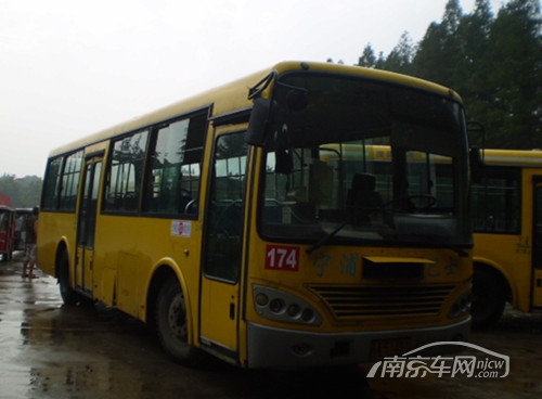 今起南京将调整三条公交行驶线路或站点