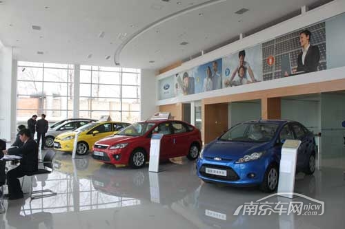 长福新港4S店 展厅展车_走访长福新港4S店 实