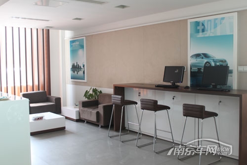 南京中北上海大众4s店 接待休息区_南京中北上海大众4s店 享受周到