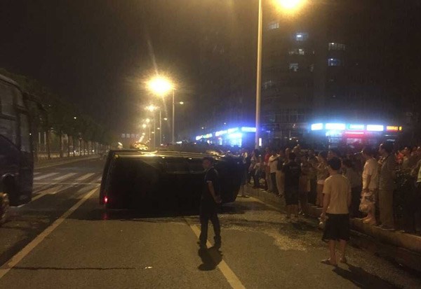 外地新手<em>女司机翻车</em> 路过司机纷纷伸援手_南京