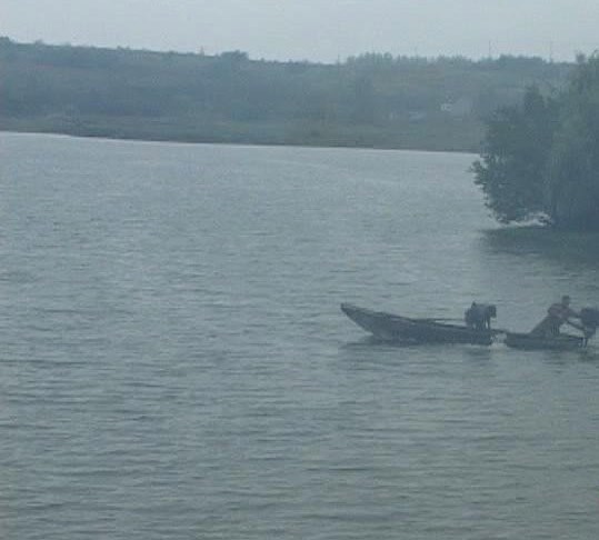 昨夜暴雨 夫妻开车回南京轿车雨夜坠水库