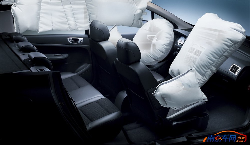 新标致307三厢 内饰