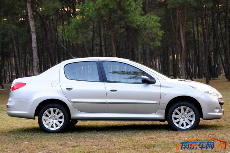 标致207三厢 外观