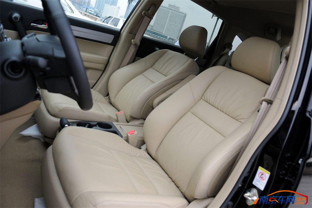 2010款东风本田crv 内饰