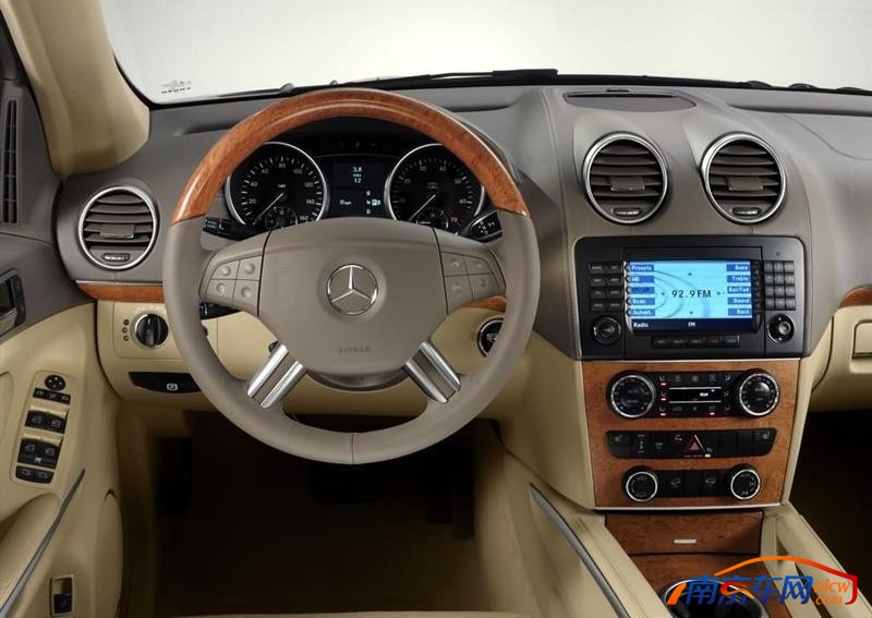 奔驰gl 中控台