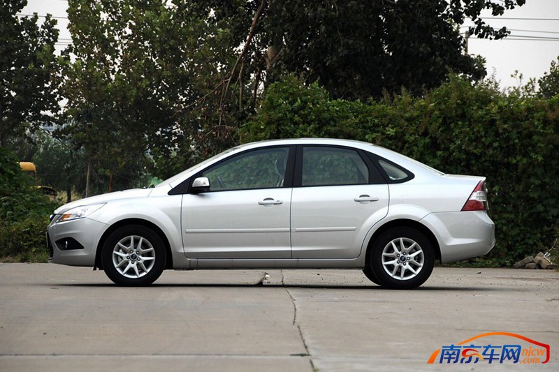 09款福克斯三厢