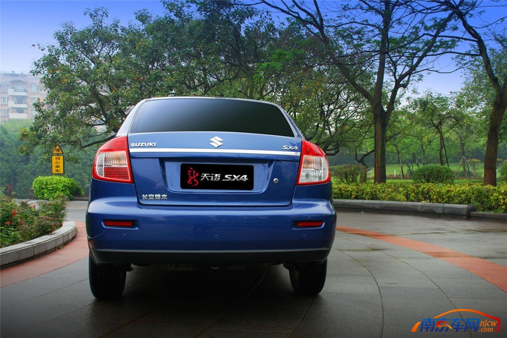 南京车网 汽车图库 长安铃木 天语sx4 09款天语sx4三厢 7 71