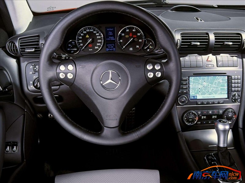 2004款梅赛德斯奔驰c320 sport coupe 中控台