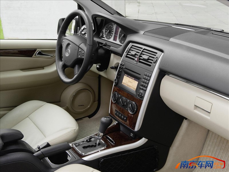 2009款梅赛德斯奔驰b-class 中控台