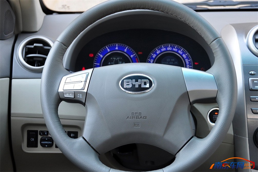 比亚迪 g3 中控台