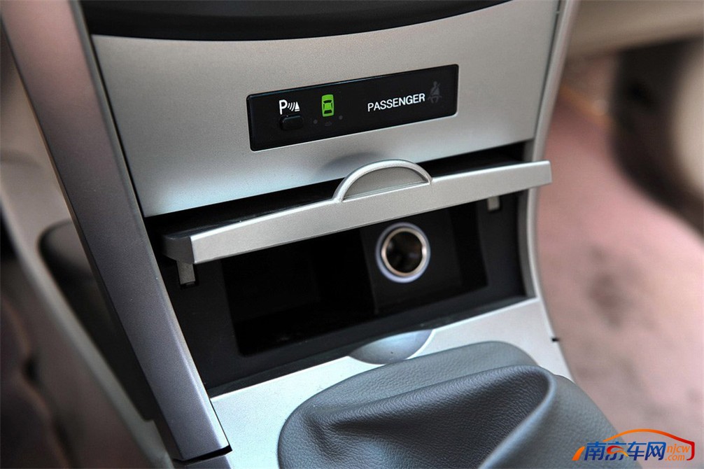 比亚迪 g3 中控台