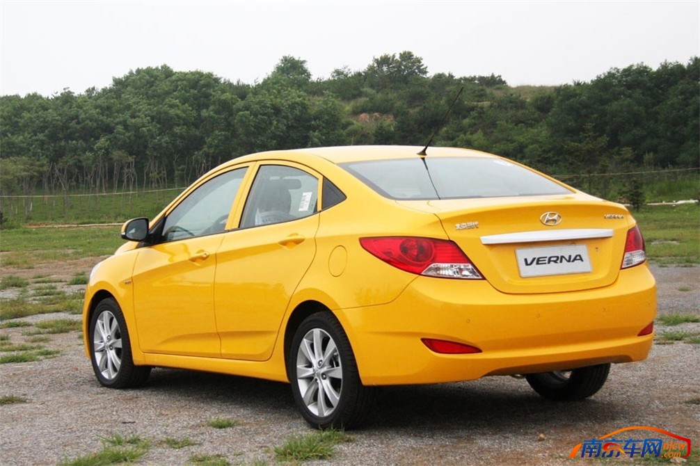 2010款北京现代瑞纳