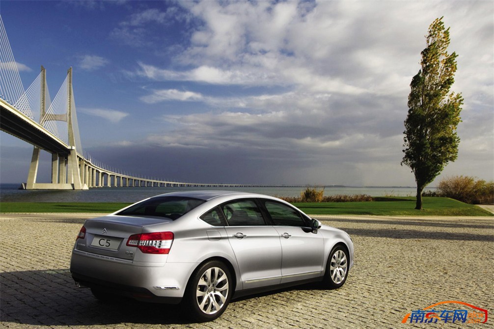 2010款东风雪铁龙c5