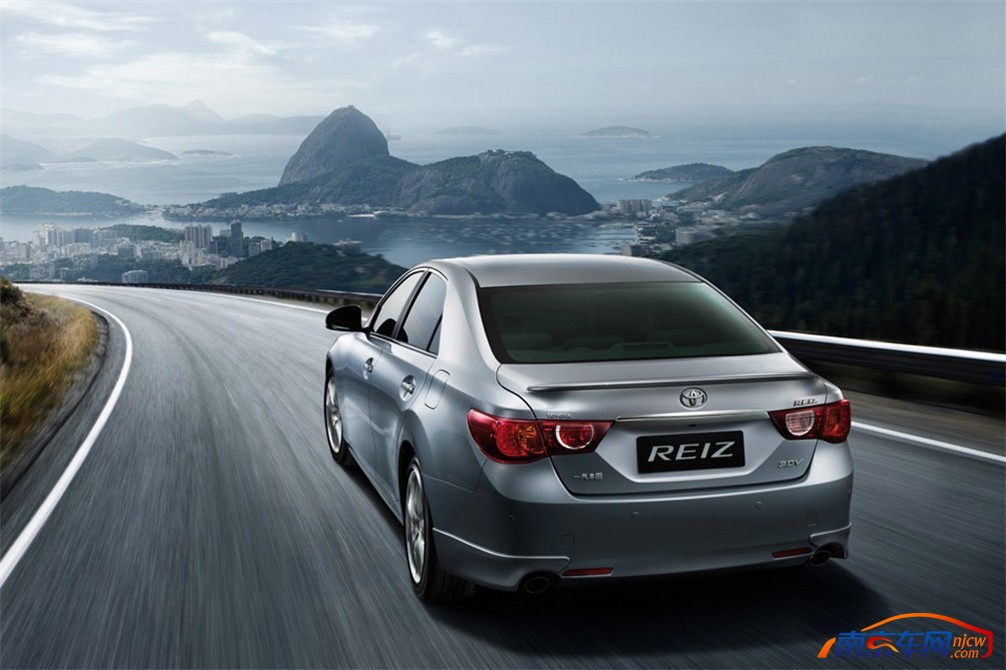 2010款丰田锐志