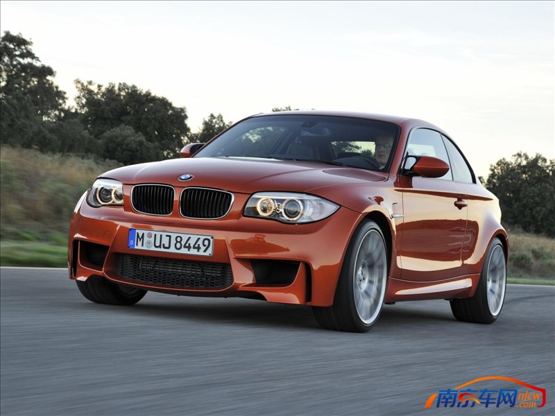 2011款宝马1系轿跑