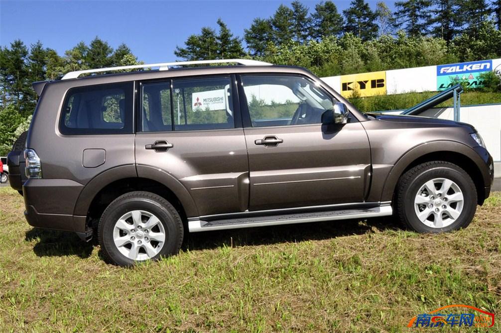2010款三菱帕杰罗