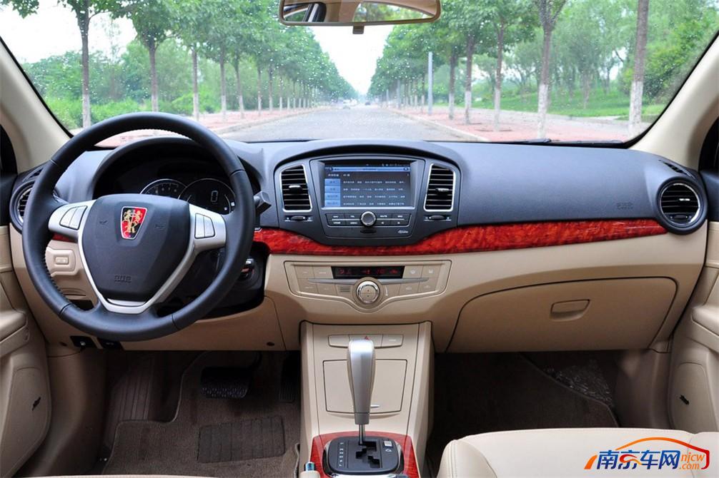 2010款上汽荣威350 中控台