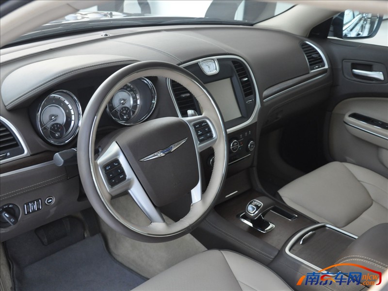 2012款克莱斯勒300c