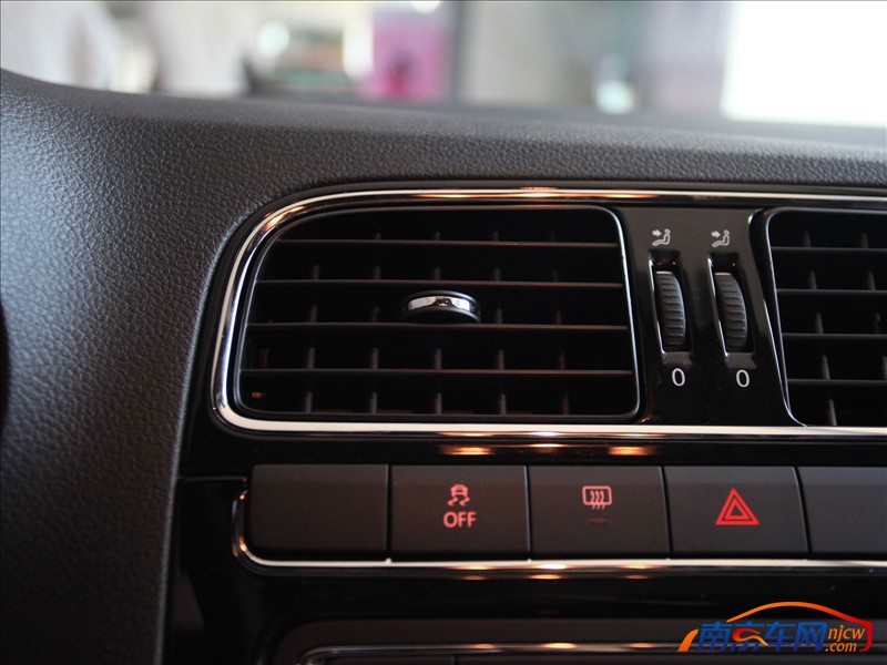 99 - 12.39万32/82外观中控内饰细节