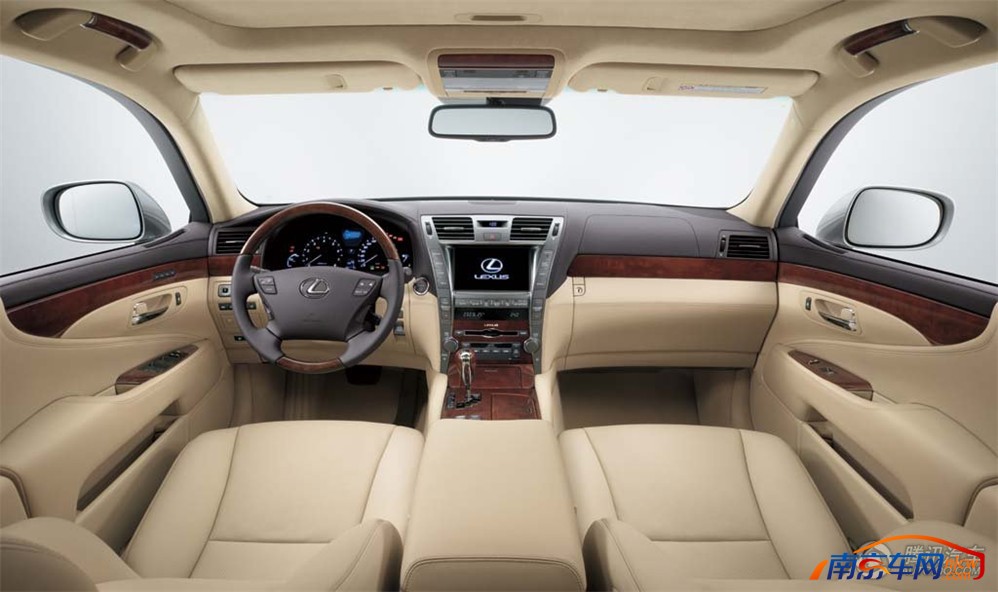 中控内饰     171/ 238 询价指导价:81.1   118万