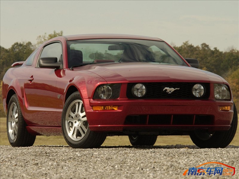 2005款福特野马gt