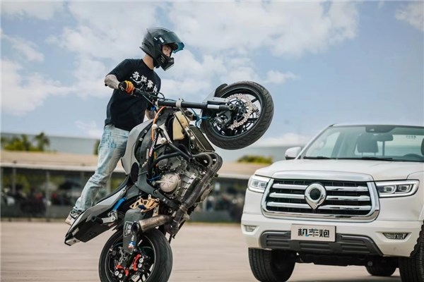 圈层共创骑士拍挡长城首批机车炮正式交付