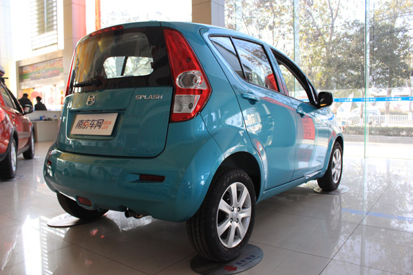 千呼万唤始出来昌河铃木派喜14到店实拍