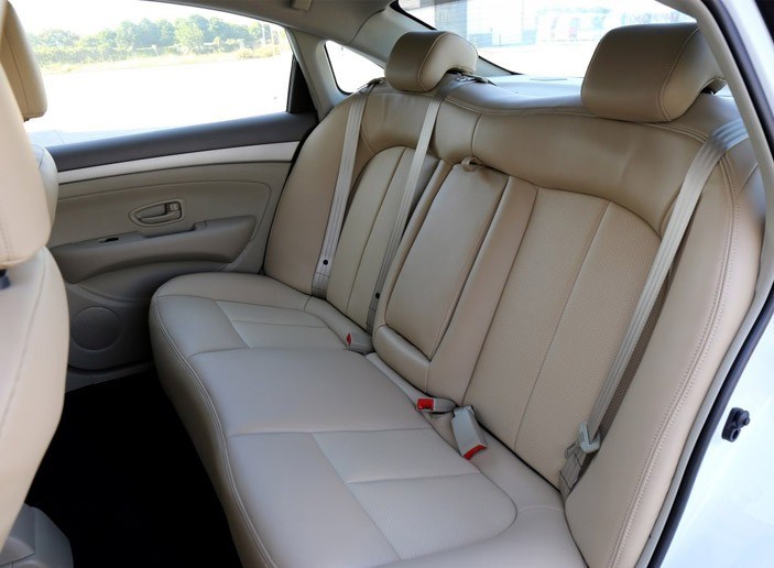 东风俊风e11k纯电动轿车上市补贴后售1680万