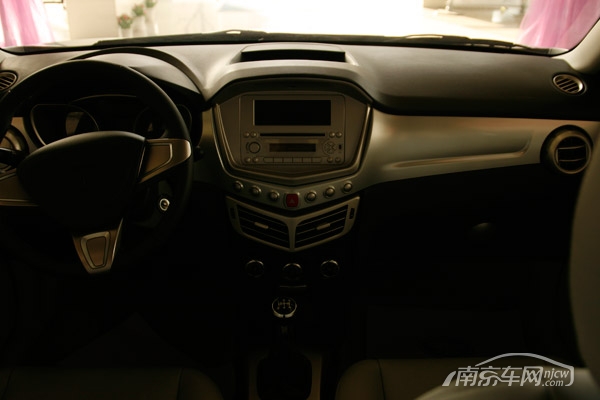 内饰_简单实用小车 一汽欧朗南京国通到店实拍_南京车网