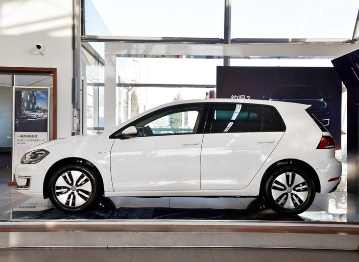 e-golf是基于现款高尔夫打造的纯电动车型,其装配的35.